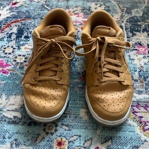 Nike Low Dunks in Wheat VGUC